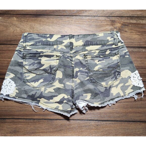 Rue 21 Booty Shorts Camo 11/12 - Picture 2 of 6